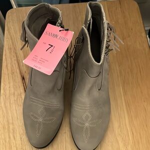 Brand new Sam&Libby boots